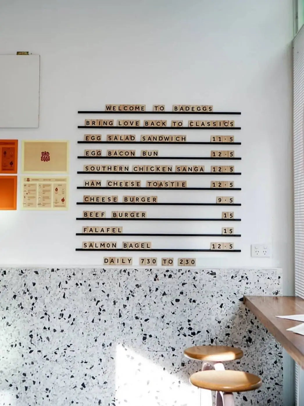 Tablero de Menú Personalizable en Madera con Letras Intercambiables